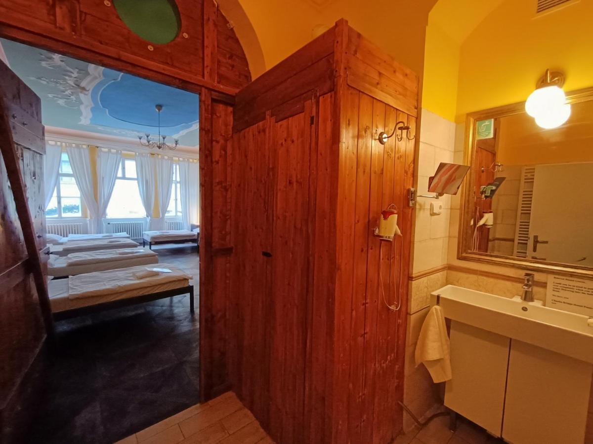 Charles Bridge Hostel & Apartments Prag Dış mekan fotoğraf