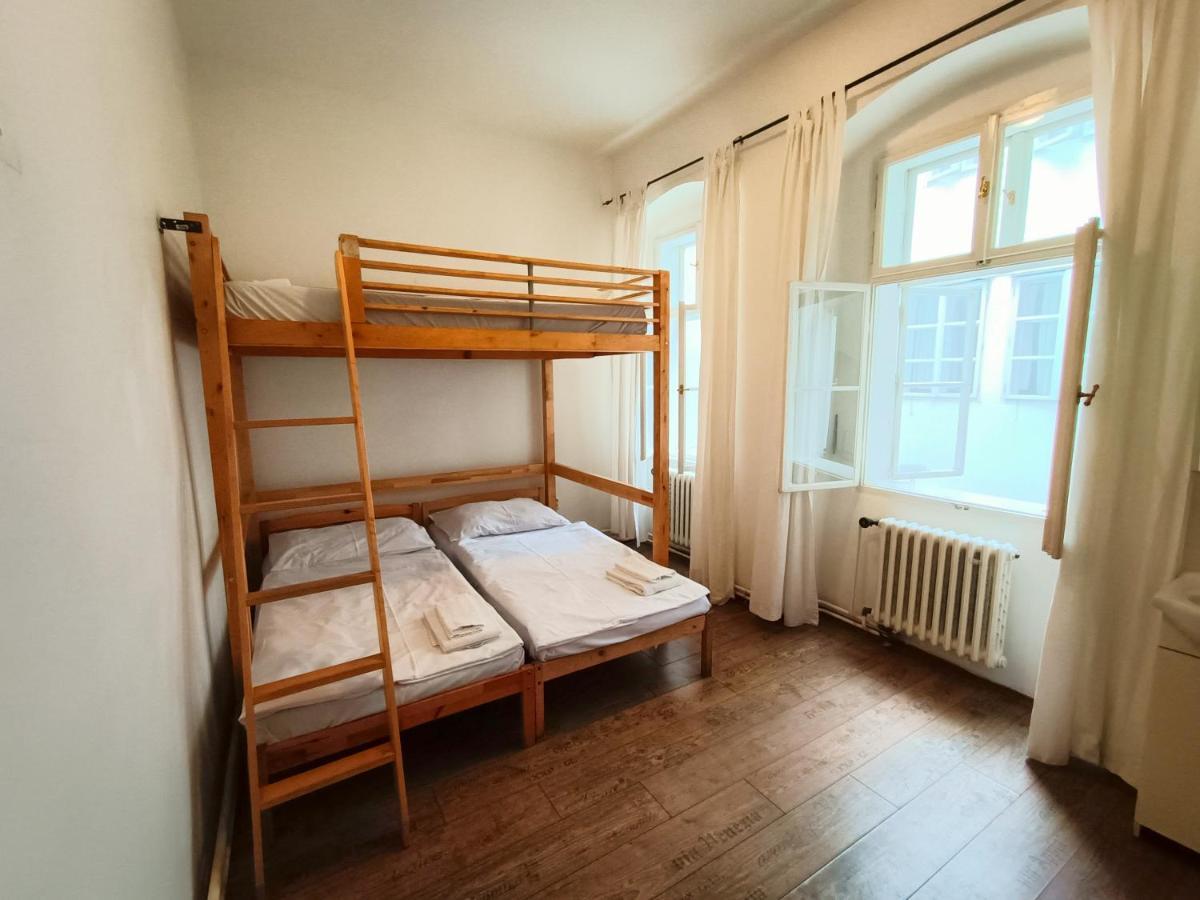 Charles Bridge Hostel & Apartments Prag Dış mekan fotoğraf